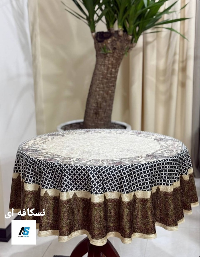 رومیزی و سفره پارچه ای ضد لک گرد قطر ۱۴۰ طرح شطرنجی نسکافه ای